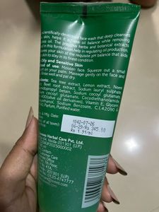 Jovees Herbal Tea Tree Face Wash