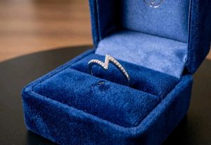 Sparkling Diamond Chevron Ring 925