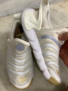 Unisex Cream Nike Slip-On Sneakers