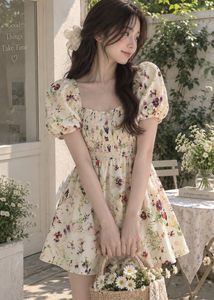 H&M Puff-sleeved Dress