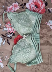 Lace Detail pad