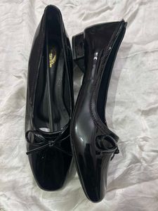 Shiny Black Ballet Flats with Bow