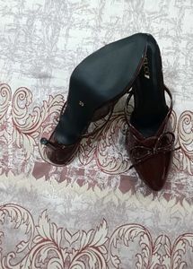 Chic Burgundy Patent Bow Heels