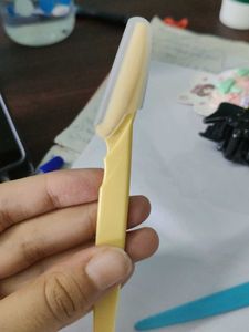 Facial And Eyebrow Razors - Blue &amp; Yellow