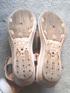 Very Comfortable Sandals Size 4.5