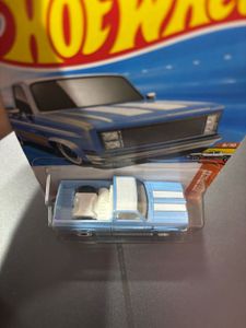 Hot Wheels '83 Chevy Silverado