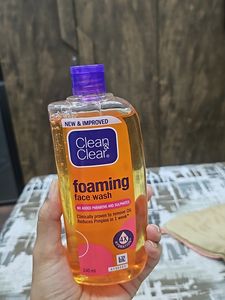 Clean &amp; Clear Foaming Face Wash