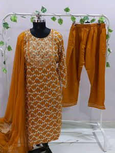 Very graceful Brand New Suit Set