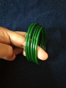 Like new 🎉Glass Bangles ⭕Green Plain Colour Only 5 Pieces Size 2.4