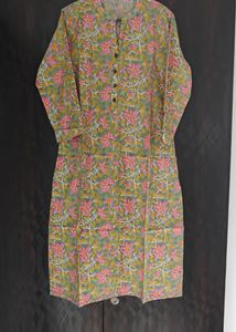 🌸 Shoppers Stop Floral Kurti –  New With Tag