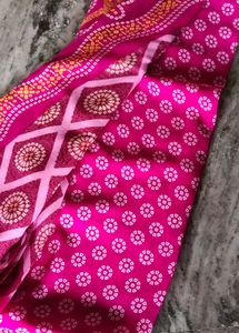 Elegant Pink Bandhani Print Saree