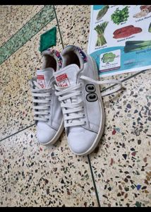 Rare vintage  White Adidas Sneakers with Flor