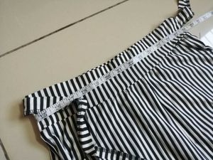 Chic Striped Wide-Leg Pants
