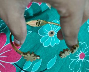 Free Size Flower Power Open Type Bracelet