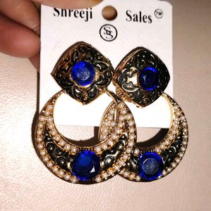 Fancy Earring Blue N White Stone