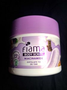 Fiama body scrub