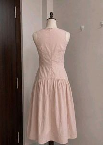 Chic Sleeveless Midi Dress
