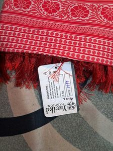 Elegant White &amp; Red Paisley Saree