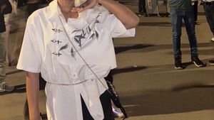 Stylish White Tunic Top with Bamboo Print
