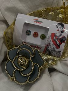 Claw clip and bindi bundle ( amazing quality)