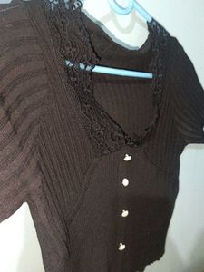 Chic Black Lace Trim Cropped Top