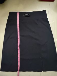 Chic Black Mini Skirt with Slit