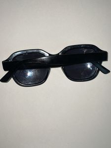 H&amp;M Black Chunky Frame Polarised Sunglasses