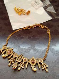 Elegant Gold-Tone Necklace &amp; Earring Set
