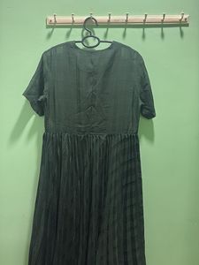 Elegant Pleated Midi Dress
