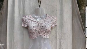 55209. Cute Floral Ruched Crop Top