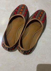Punjabi embroidered Juttis