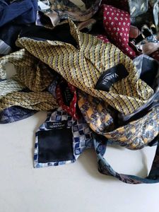 Tie (lot of 100+)