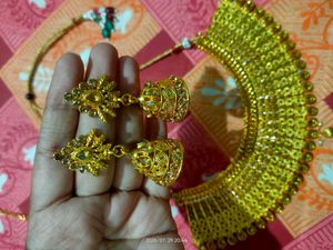 Elegant Gold Finish Necklace Set for Occasions