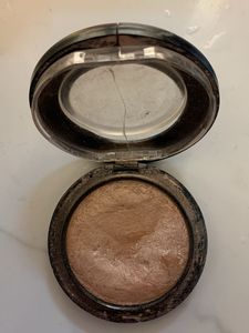 MAC Cosmetics highlighter