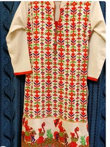 Women white Embroidered Kurty.