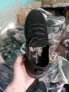 NEW NO SNEAKERS SHOES FOR MEN.