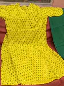 Combo-BrandNewYellow+GreenPrinted&amp;GentlyUsedCremK