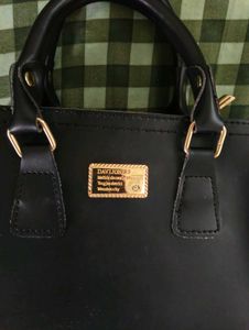 Chic structure Black Handbag