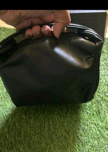 MAC BLACK TRAVEL POUCH