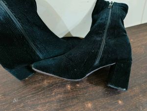 Chic Black Corduroy Boots