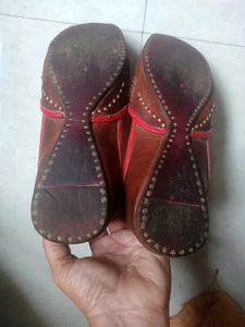 Handmade Brown Leather Juttis