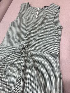 Chic Sleeveless Twist-Front Top