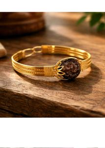 Exquisite Gold Tone Bracelet with Stone