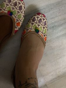 Ethnic Embroidered Juttis