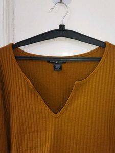 Ribbed V-Neck Cropped Top