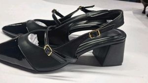 Chic Black Chunky Heel Sandals