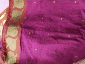 Elegant Pink Saree with Golden Leaf Motifs