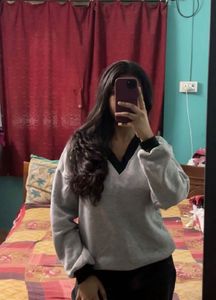 Grey sweatshirt with black V-neck border