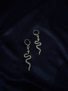 Sparkling Snake baddie Dangle Earrings 💋