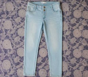 Light Wash High-Waist Skinny Fit Jeans
